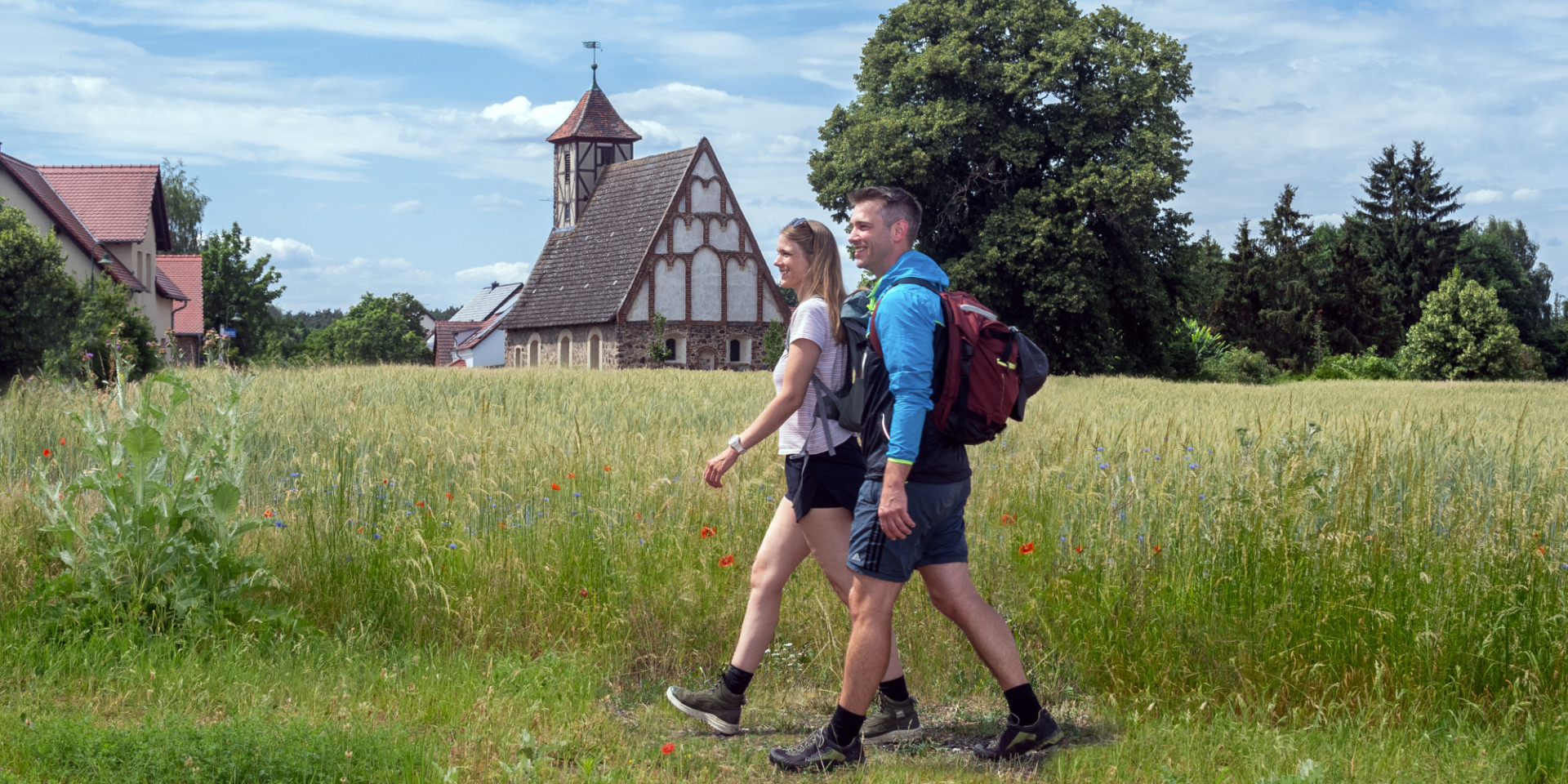 Wander vor der Kirche Kuhlowitz