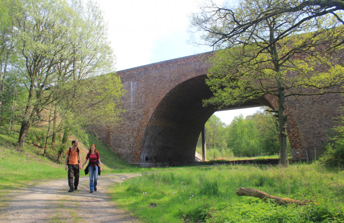 Wandern an der Millionenbrücke