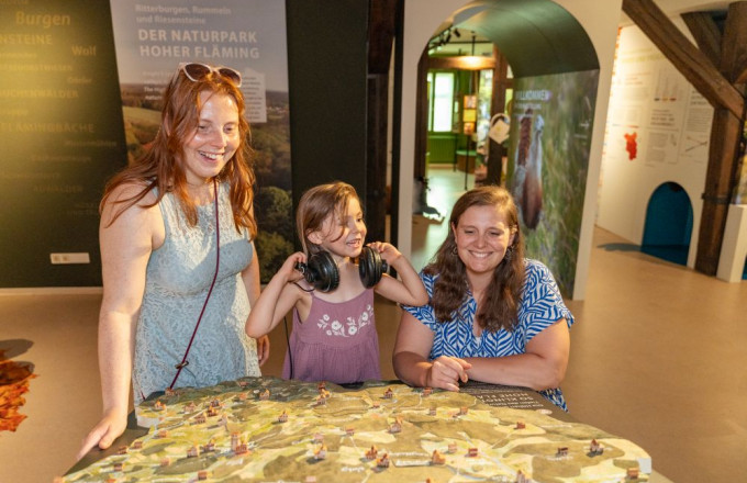 Mit Rollstuhl in der Naturparkausstellung