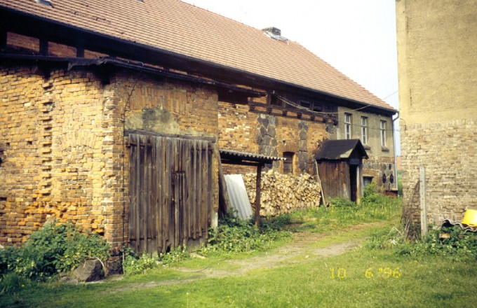 Blick vom Hof (heute Garten) auf die Alte Brennerei vor der Sanierung