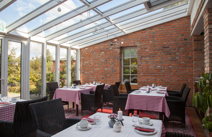 Frühstück im Wintergarten, Foto: Landhaus Alte Schmiede