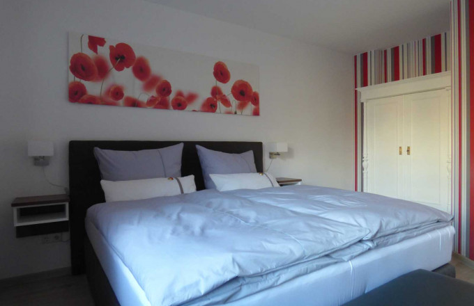 Blick in ein Schlafzimmer, Foto: Kastanienhof Garrey