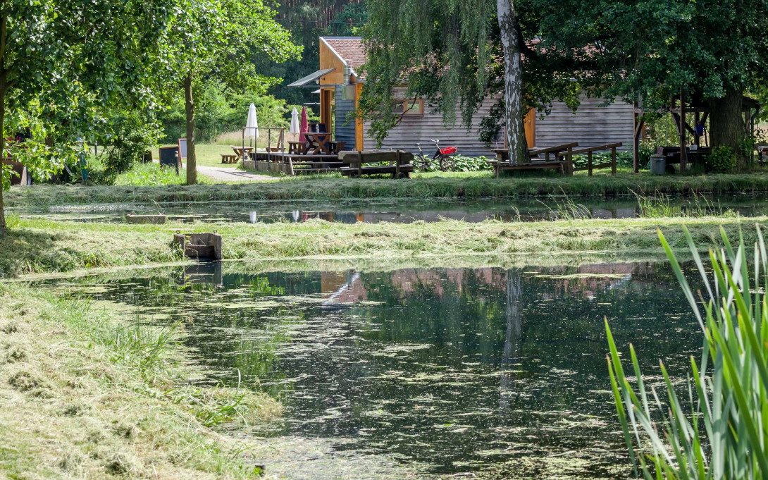 Teich am Forellenhof Rottstock, Foto: Jedrzej Marzecki, Lizenz: Tourismusverband Fläming e.V.