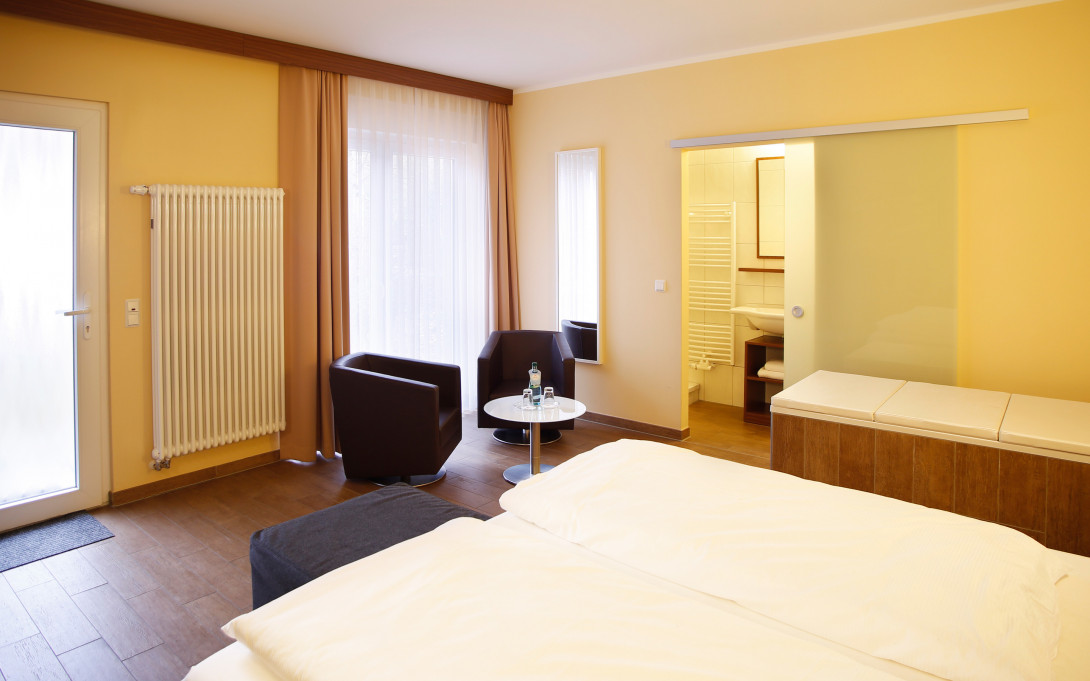 Bungalow-Zimmer, Foto: K. Wünsche, Lizenz: Springbach-Mühle Belzig OHG