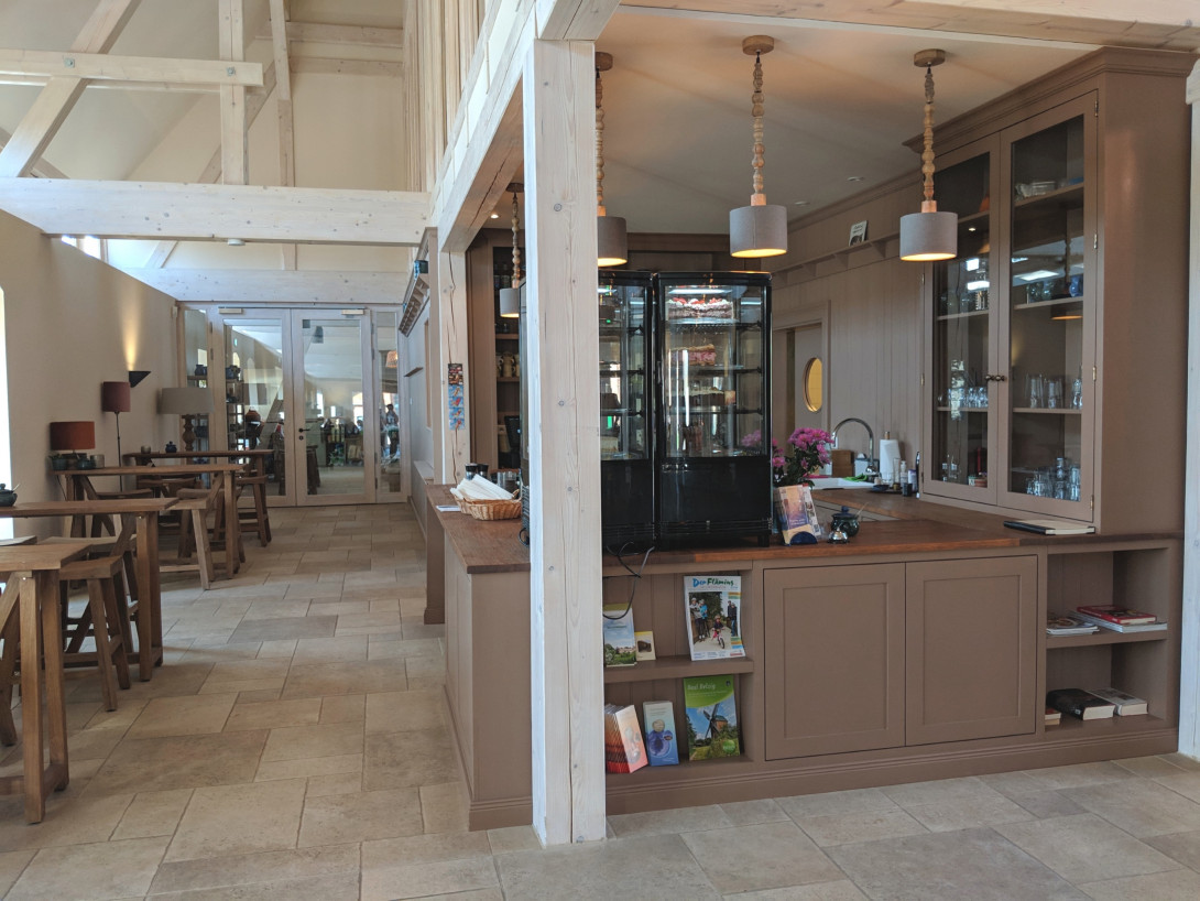 Theke im Töpfer-Café, Foto: Antje Tischer, Lizenz: TMB Fotoarchiv