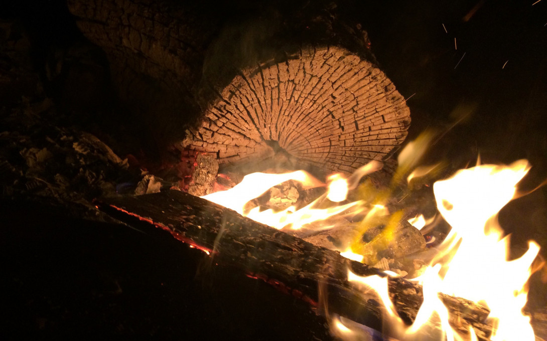 Gemütlich am Lagerfeuer, Foto: Gerald Ostrowski