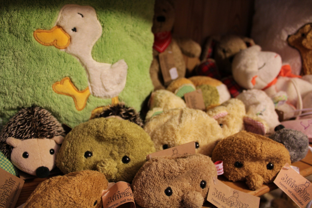 Kuscheltiere made in Fläming: Kaiser-Bär, Foto: Bansen/Wittig