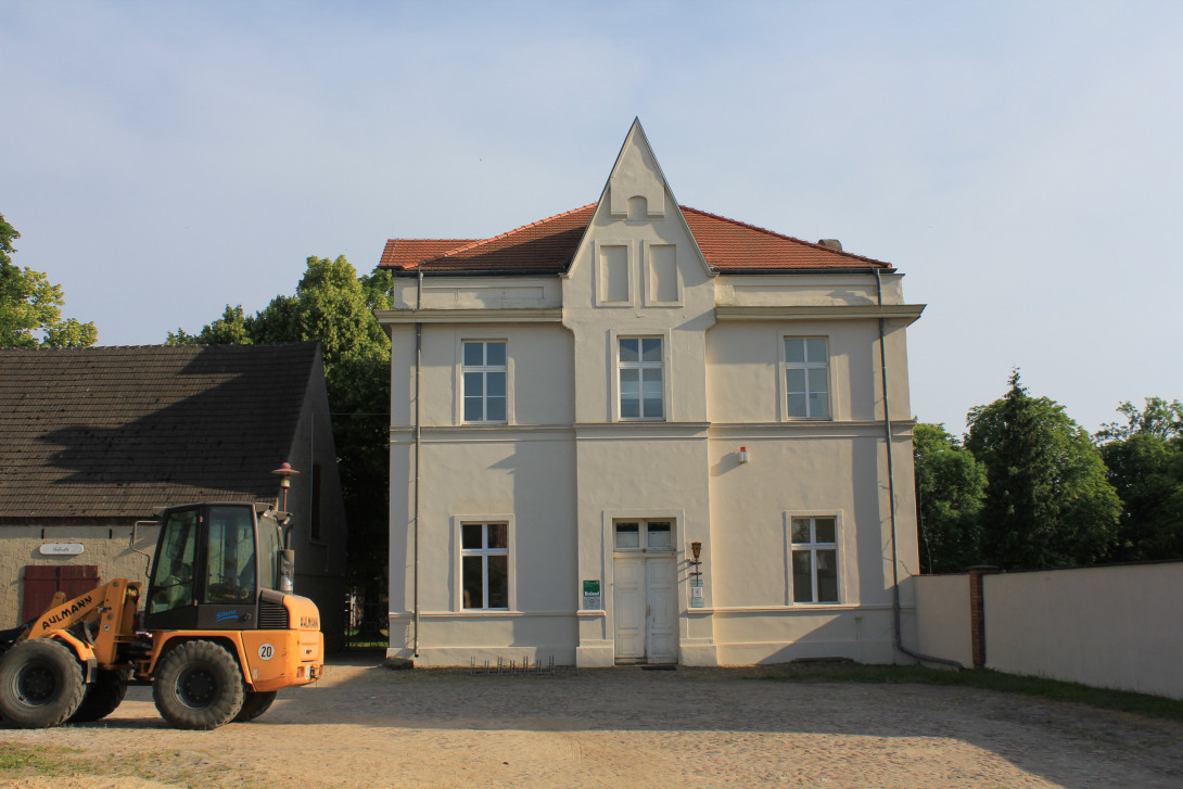 Saniertes Verwaltungsgebäude Gutshof Glien, Foto: Bansen/Wittig