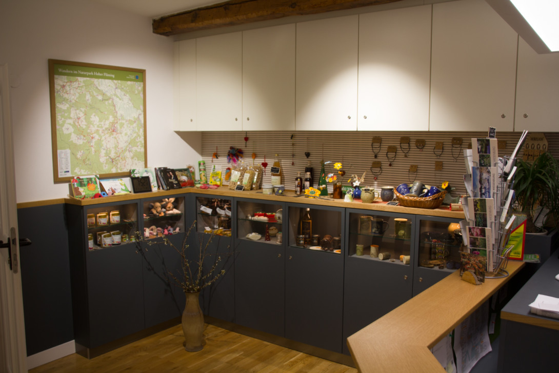 Regal mit Produkten der Region, Foto: Bansen/Wittig