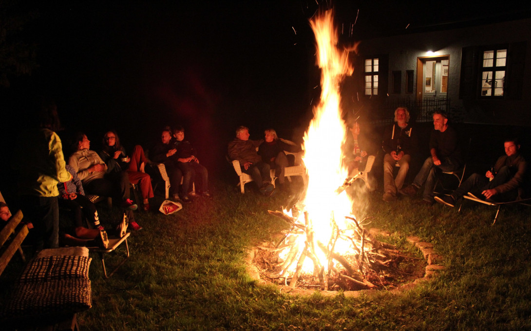 Gemütliches Beisammensein, Foto: Martin Bahlmann, Lizenz: Waldpension Buchholzmühle
