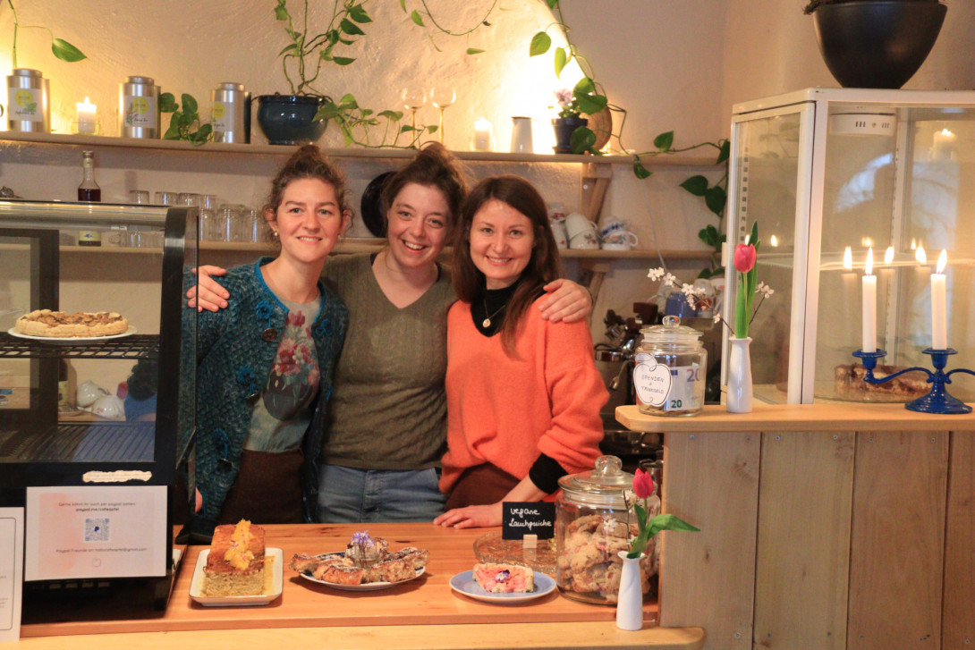 Pauline, Laura und Felicitas - die Gastgeberinnen im Café Apfel, Foto: Bansen-Wittig