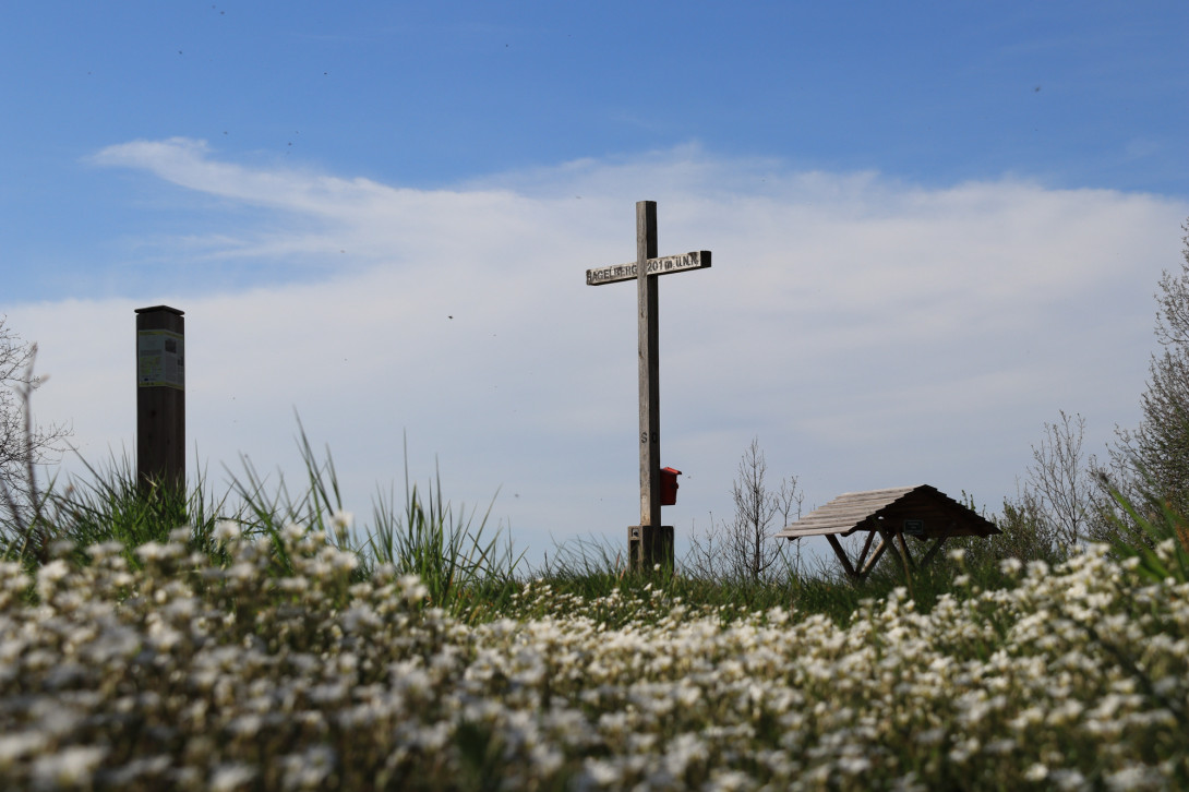Gipfelkreuz auf dem Hagelberg, Foto: Bansen-Wittig