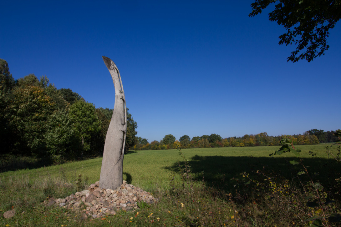 Kunstwerk "Wandlungen zwischen Wunderpunkten - Steinquelle", Foto: Bansen-Wittig