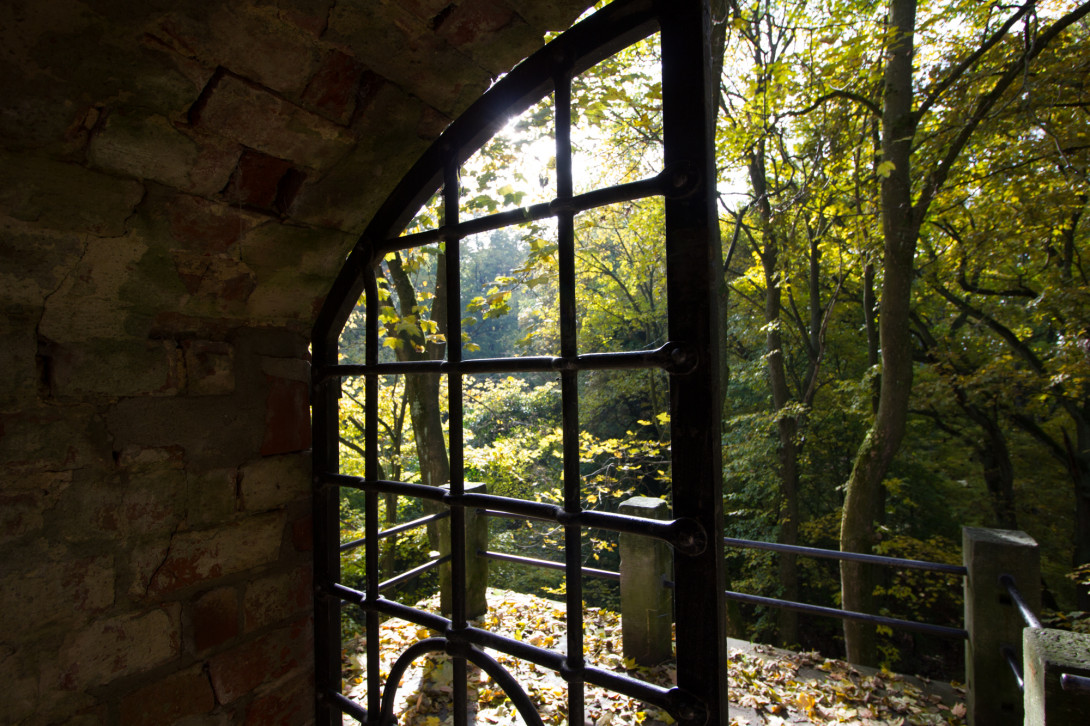 Gittertor an der Burg Rabenstein, Foto: Bansen-Wittig
