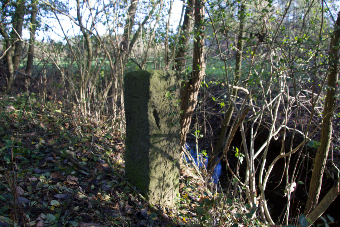 Historischer preußisch-sächsischer Grenzstein am Buffbach, Foto: Bansen-Wittig