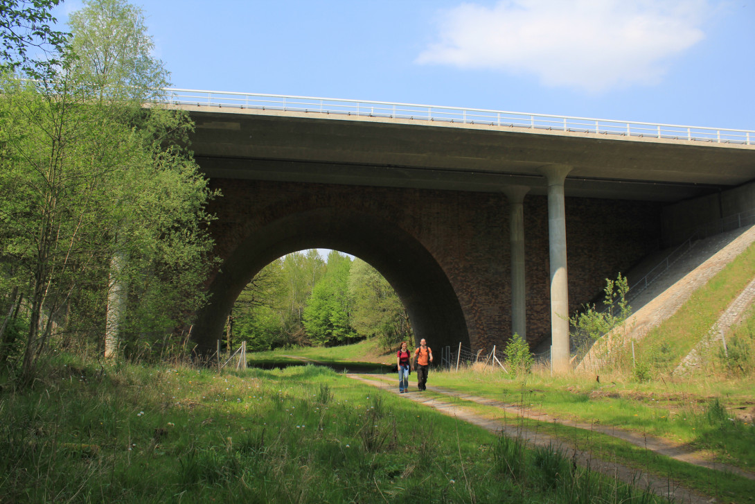 Wanderer an der Millionenbrücke, Foto: Bansen-Wittig