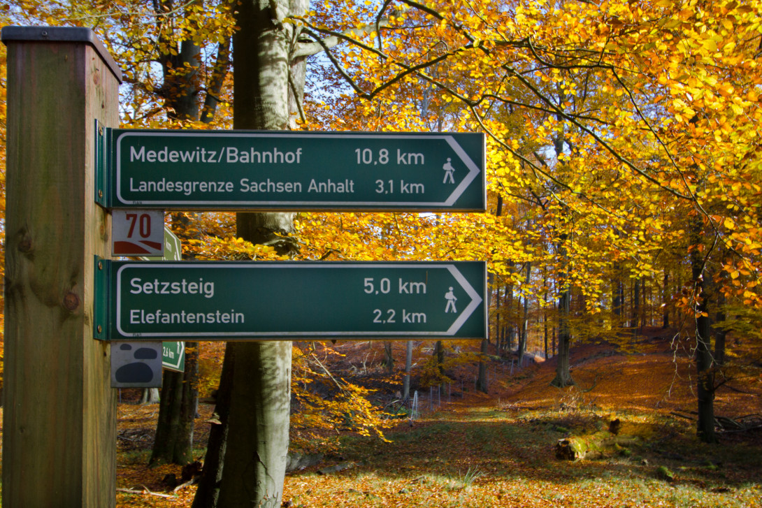 Der Naturpark-Rundwanderweg 70 ist gut ausgeschildert, Foto: Bansen-Wittig