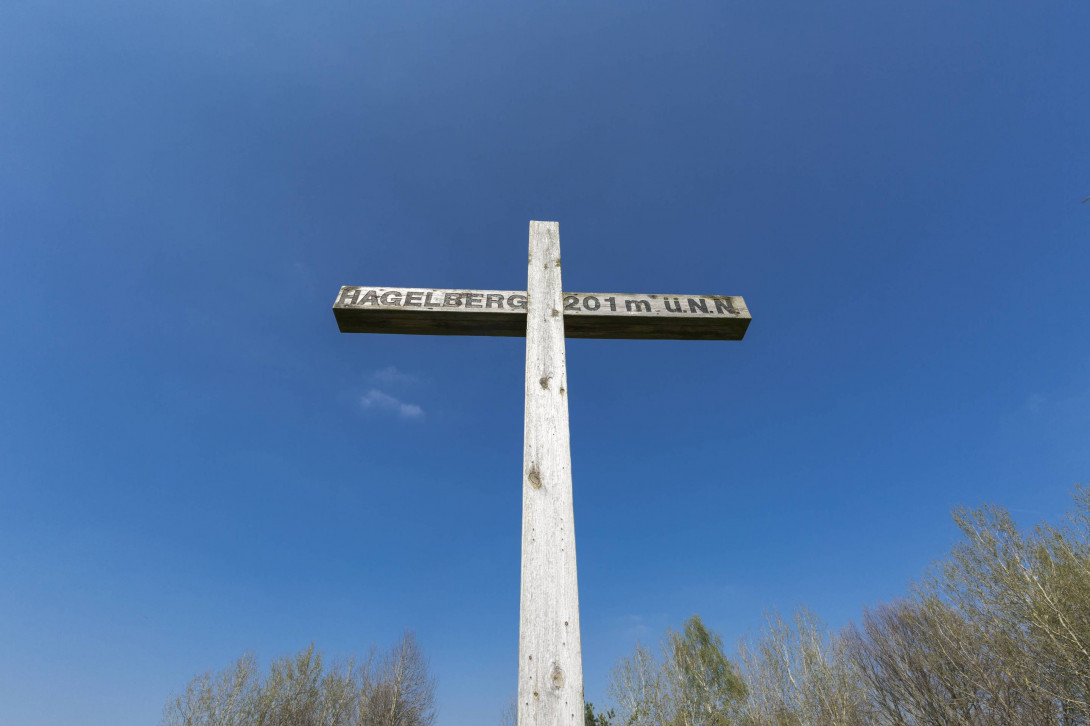 Gipfelkreuz auf dem Hagelberg, Foto: Steffen Lehmann, Lizenz: TMB-Fotoarchiv