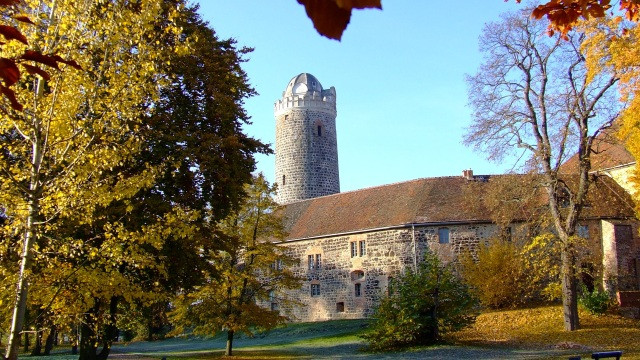 Burgansicht im Herbst